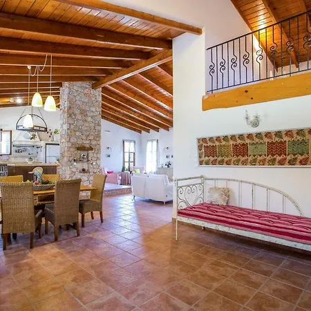 Villa Sunny Countryside - With Private Pool