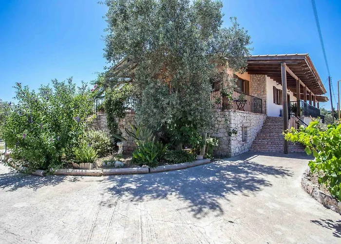 Sunny Countryside - With Private Pool Вилла