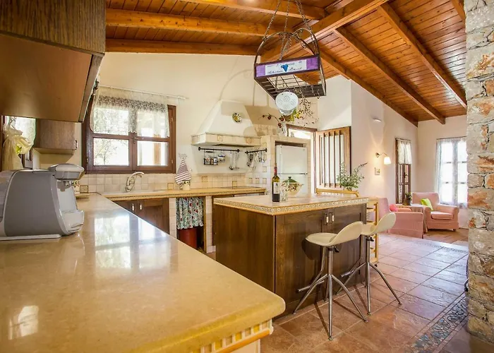 Sunny Countryside - With Private Pool Вилла