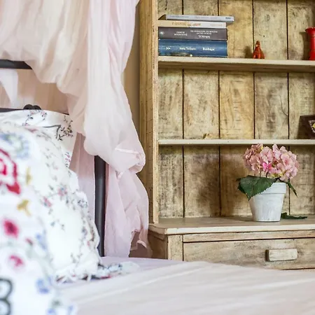 Sunny Countryside - With Private Pool *