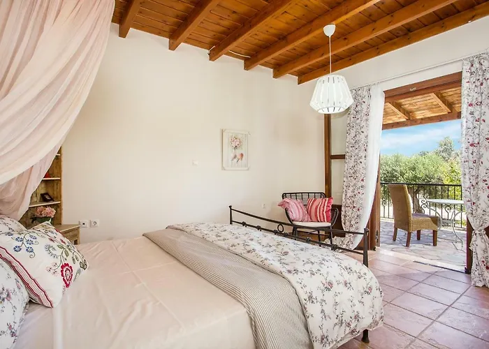 Sunny Countryside - With Private Pool *