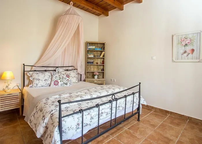 Sunny Countryside - With Private Pool * פליראקי