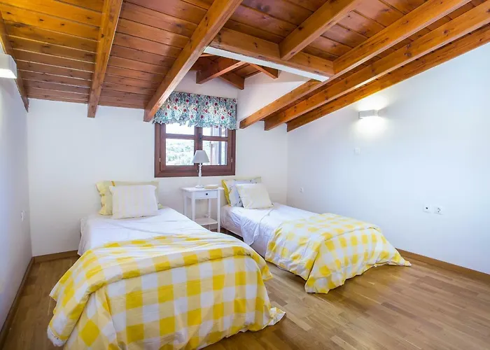 Sunny Countryside - With Private Pool *