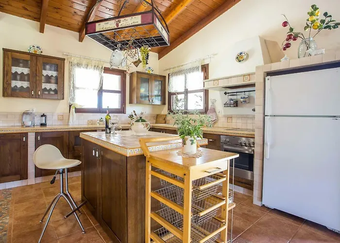 Sunny Countryside - With Private Pool