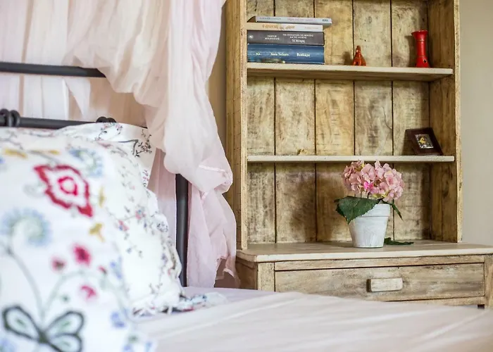 Sunny Countryside - With Private Pool *