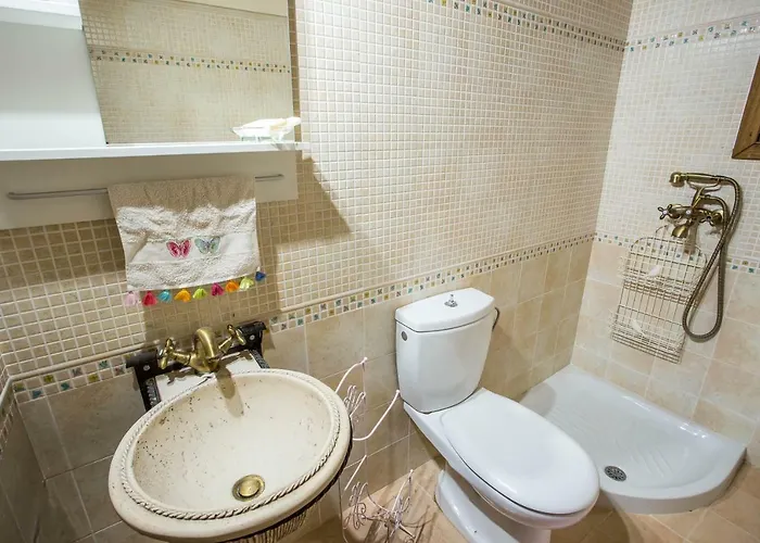 Sunny Countryside - With Private Pool פליראקי