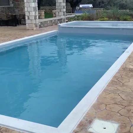 Sunny Countryside - With Private Pool Vilă
